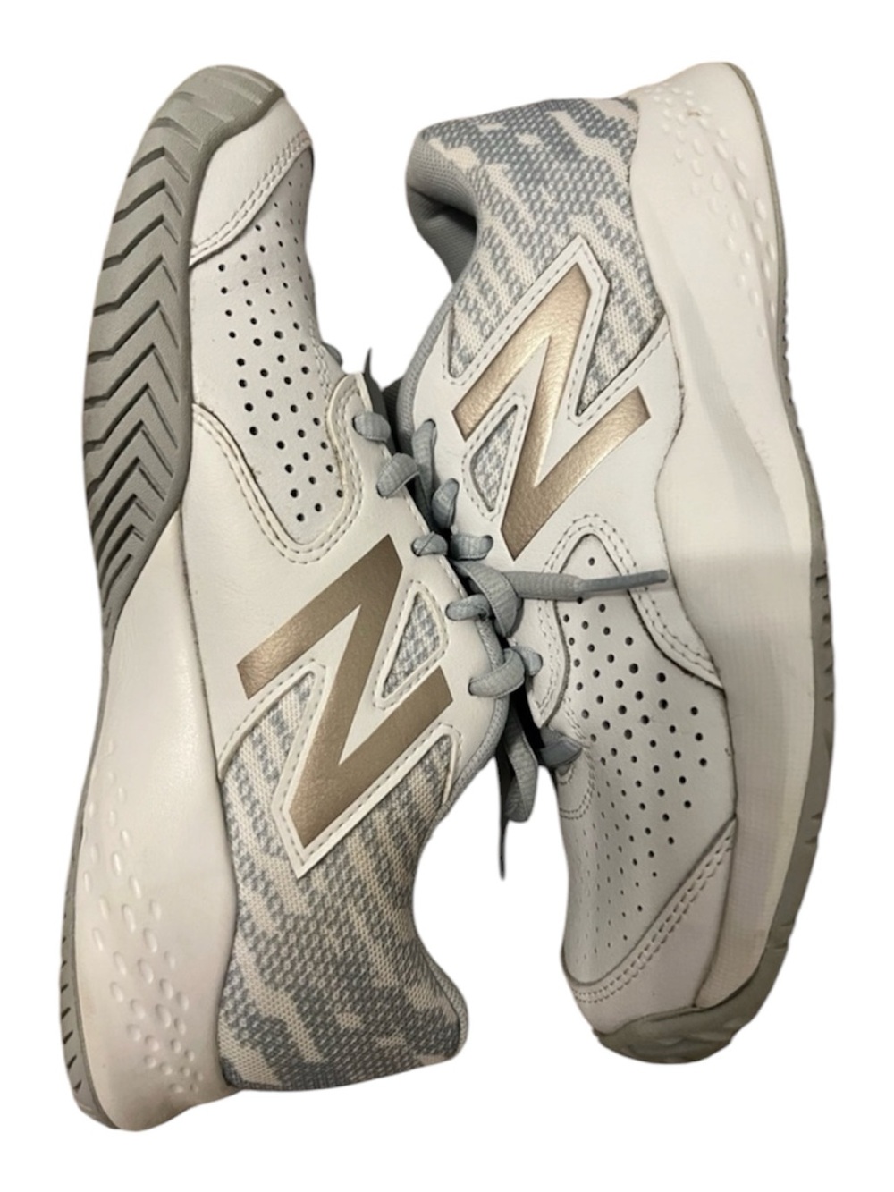 New Balance 696 V3 women’s 6.5 lace up white and gold tennis shoes - Picture 3 of 5